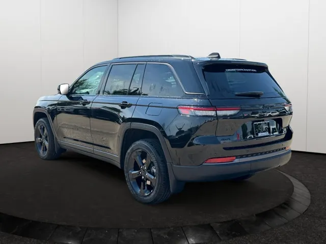 Jeep Grand Cherokee 2026 photo 4