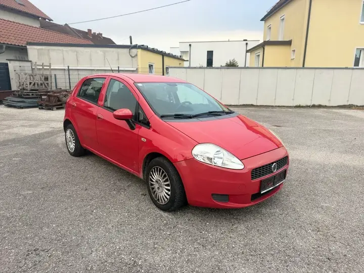 Fiat Grande Punto 2008 photo 2