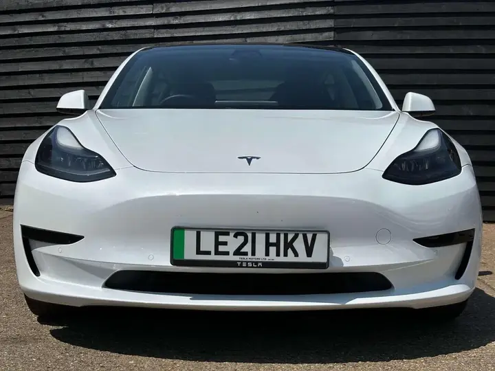 Tesla Model 3 2021 photo 2
