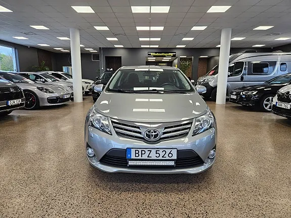 Toyota Avensis 2015 photo 2