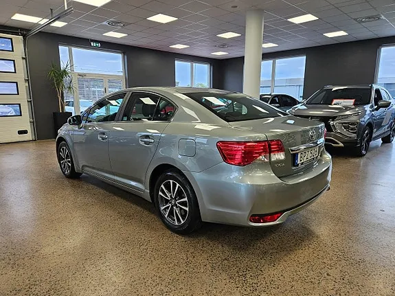 Toyota Avensis 2015 photo 4