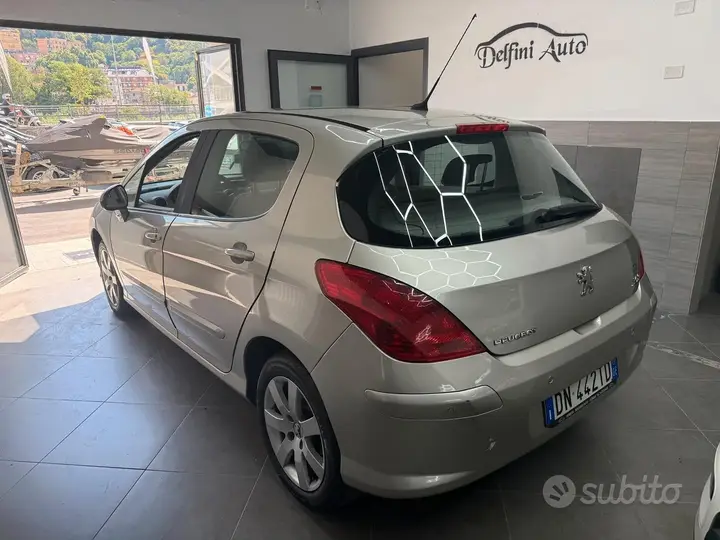 Peugeot 308 2008 photo 2