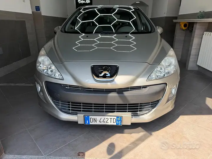 Peugeot 308 2008 photo 5