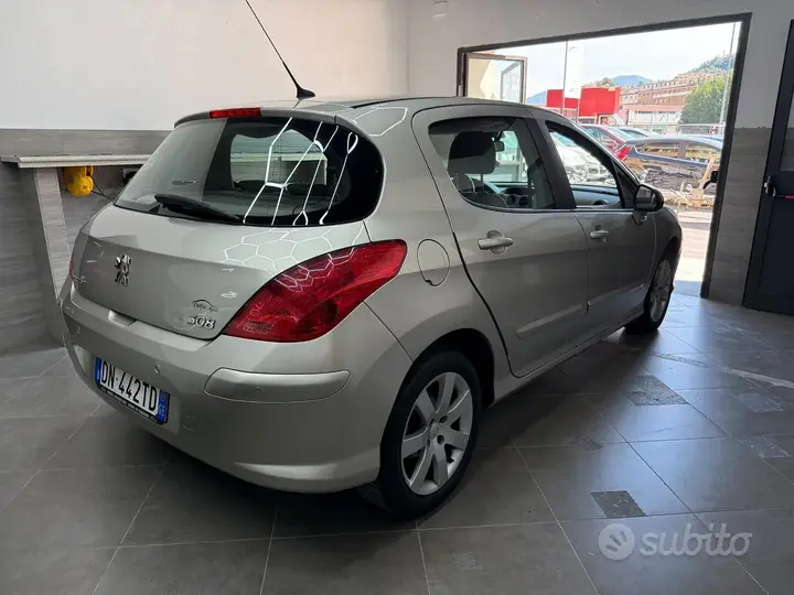 Peugeot 308 2008 photo 3