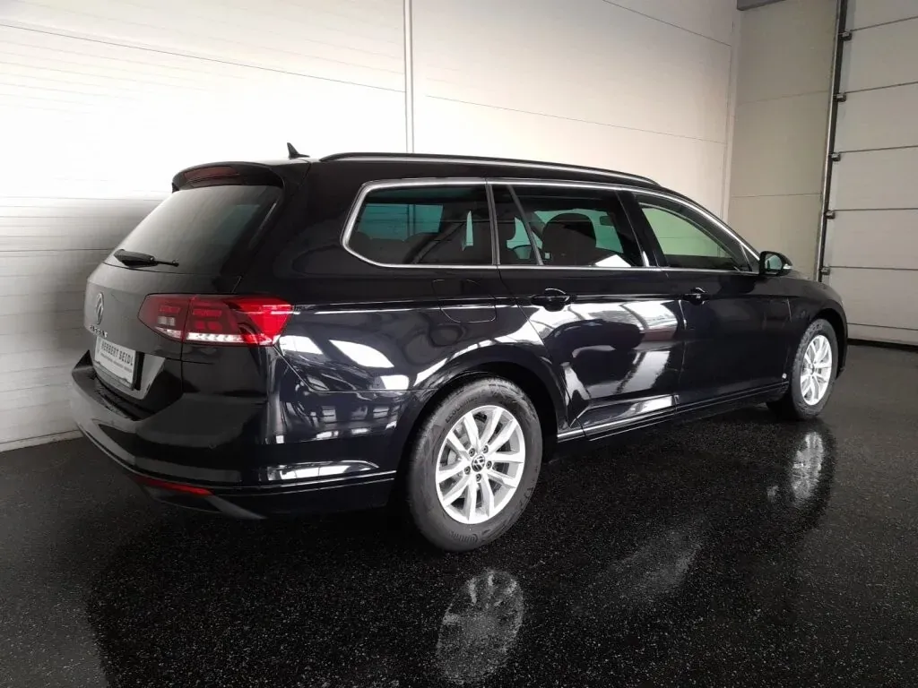 Volkswagen Passat 2022 photo 2