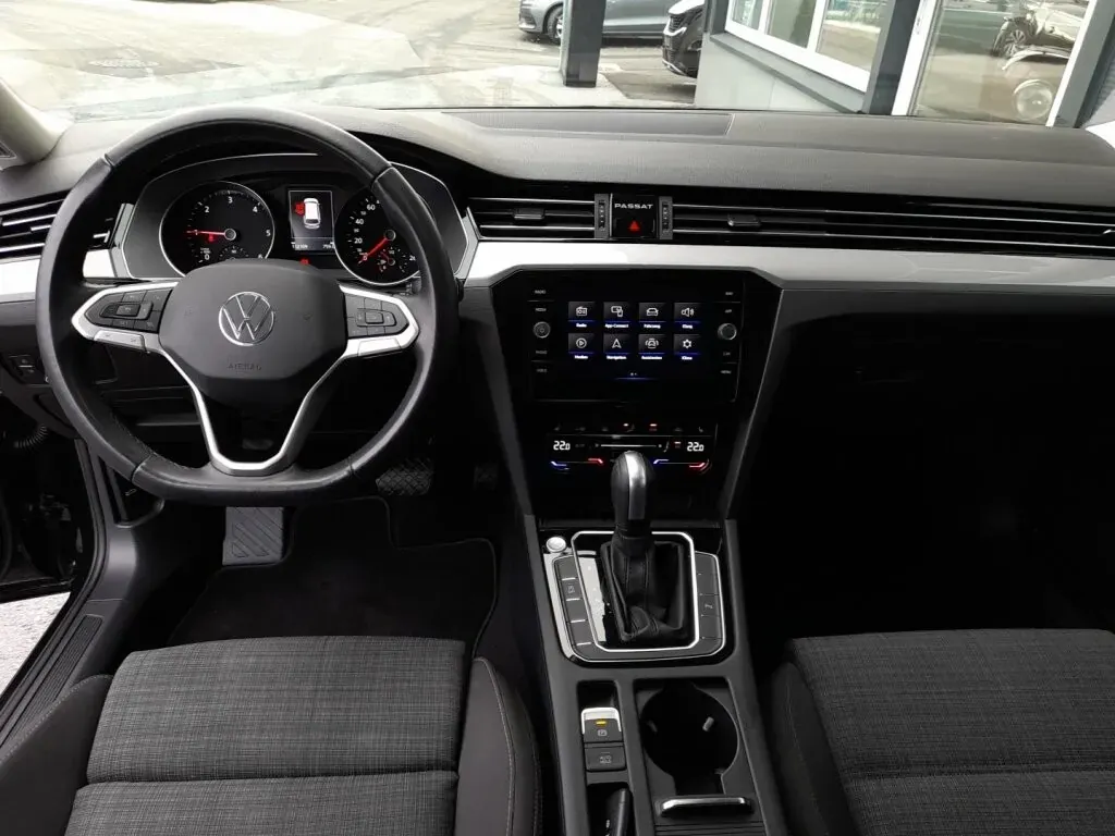 Volkswagen Passat 2022 photo 3
