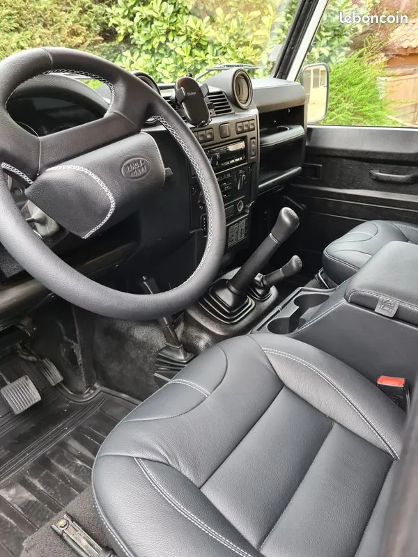 Land Rover Defender 2013 photo 3