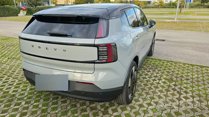 Volvo Ex30 2024 photo 3