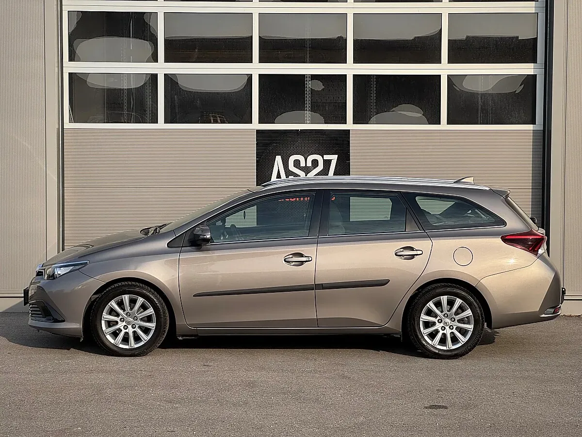 Toyota Auris 2015 photo 2