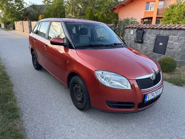 Skoda Fabia Combi 2010 photo 4