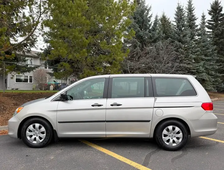 Honda Odyssey 2009 photo 2