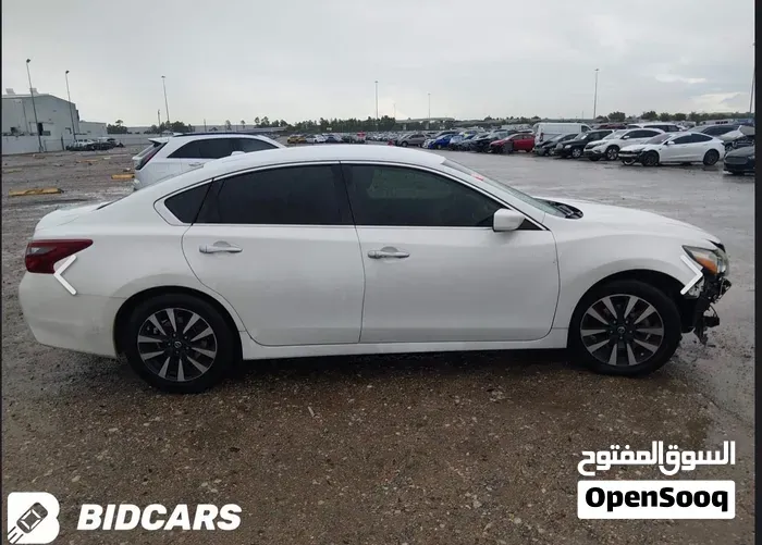 Nissan Altima 2018 photo 2