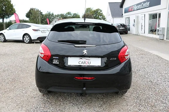 Peugeot 208 2015 photo 5