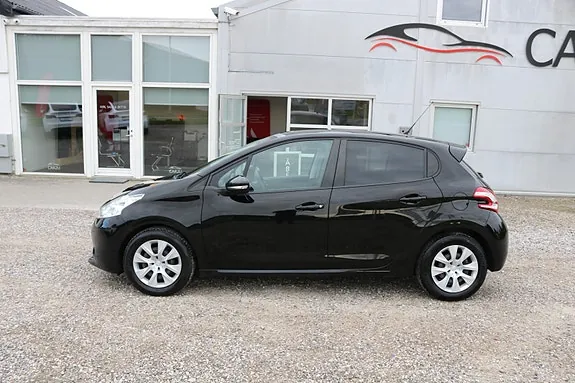 Peugeot 208 2015 photo 3
