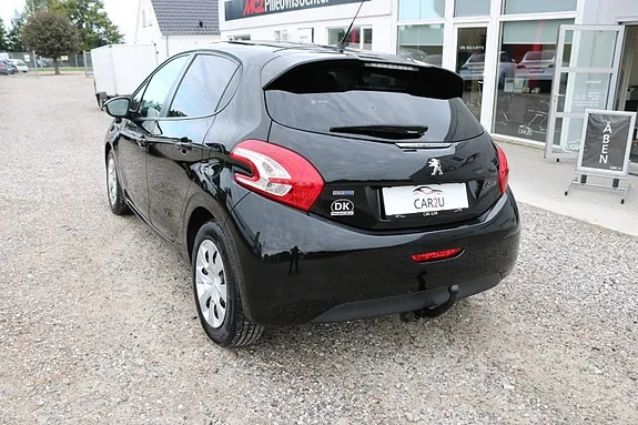 Peugeot 208 2015 photo 4