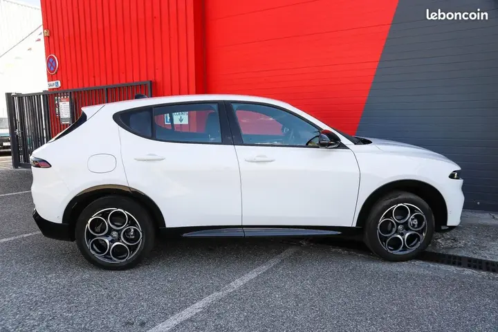 Alfa Romeo Tonale 2025 photo 2