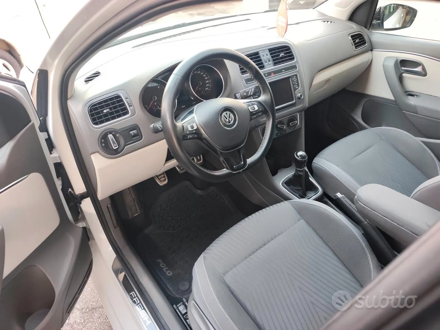 Volkswagen Polo 2015 photo 4