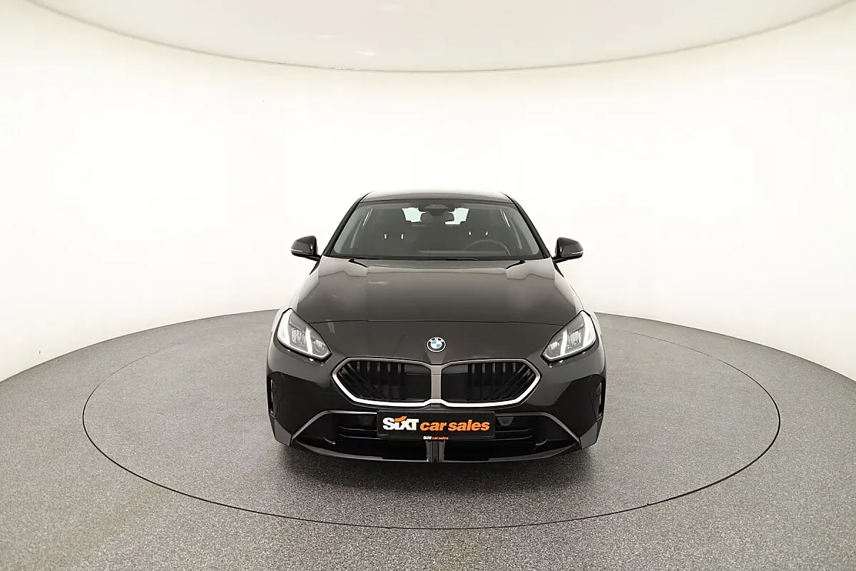 BMW 1 Series 2025 photo 2