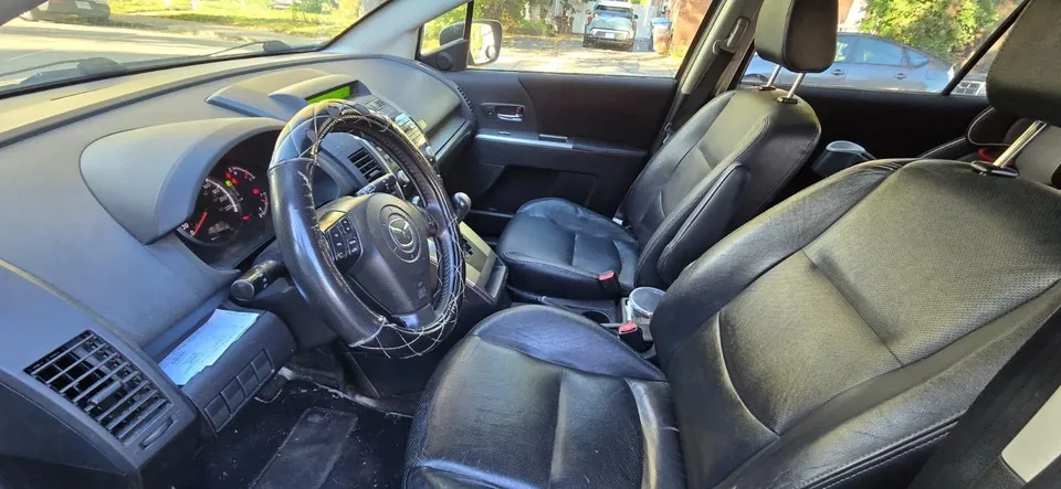Mazda 5 2010 photo 4