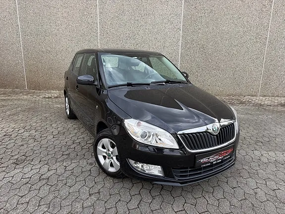 Skoda Fabia 2011 photo 4