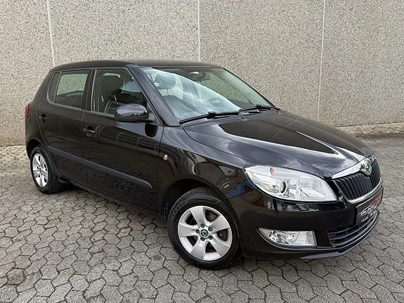 Skoda Fabia 2011 photo 3