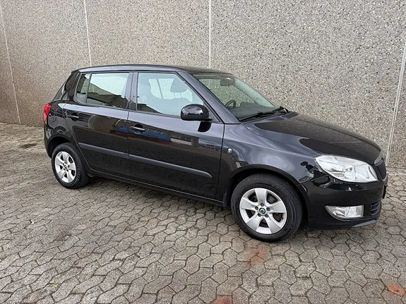 Skoda Fabia 2011 photo 5