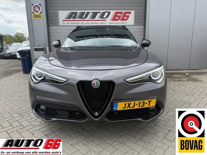 Alfa Romeo Stelvio 2022 photo 2