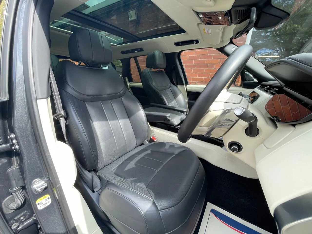 Land Rover Range Rover 2023 photo 2