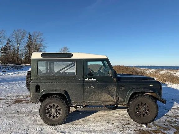 Land Rover Defender 90 1999 photo 4
