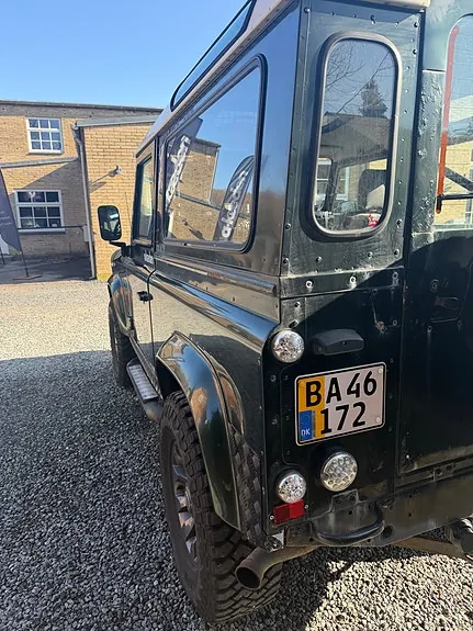 Land Rover Defender 90 1999 photo 2