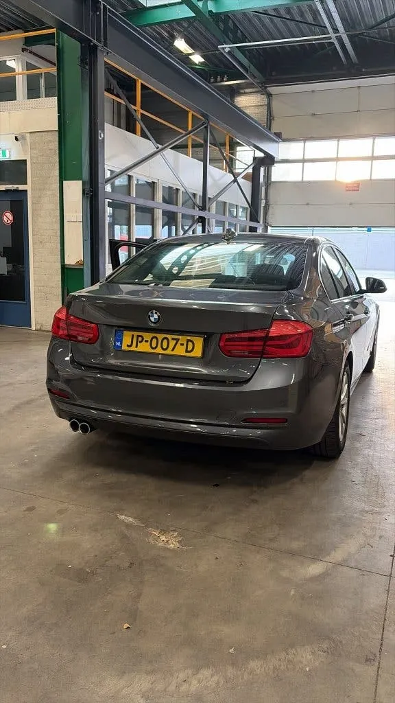 BMW 3 Series 2016 photo 2