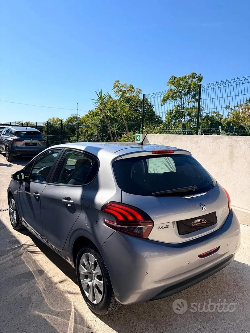 Peugeot 208 2019 photo 3