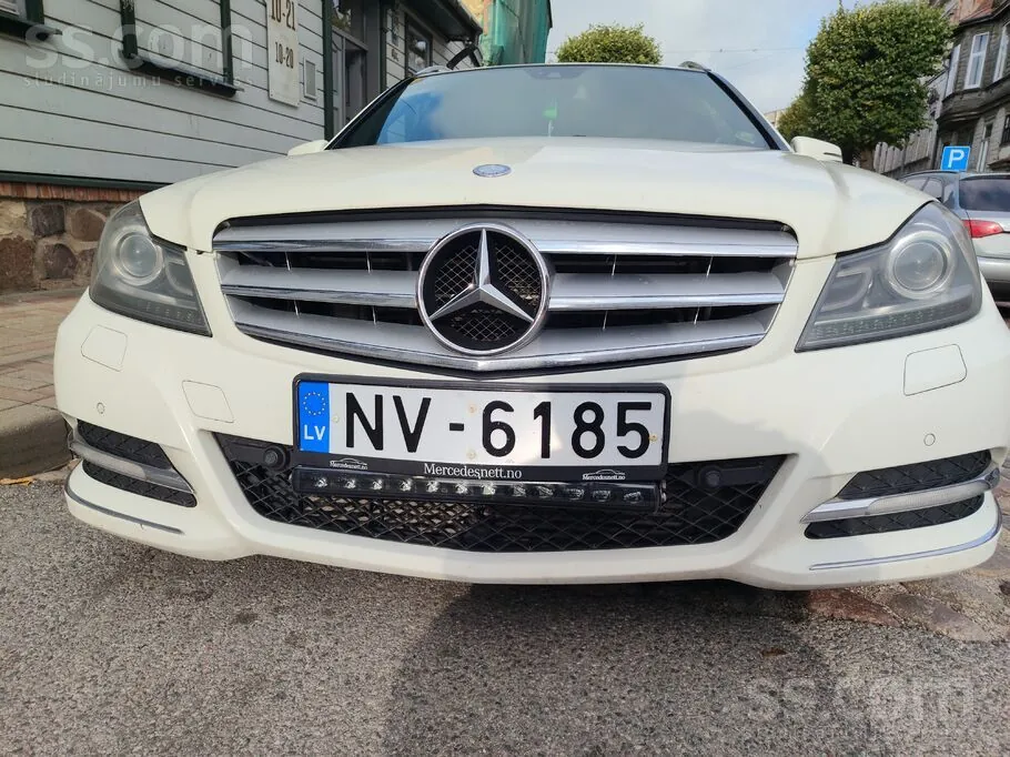 Mercedes-Benz C250 2011 photo 2