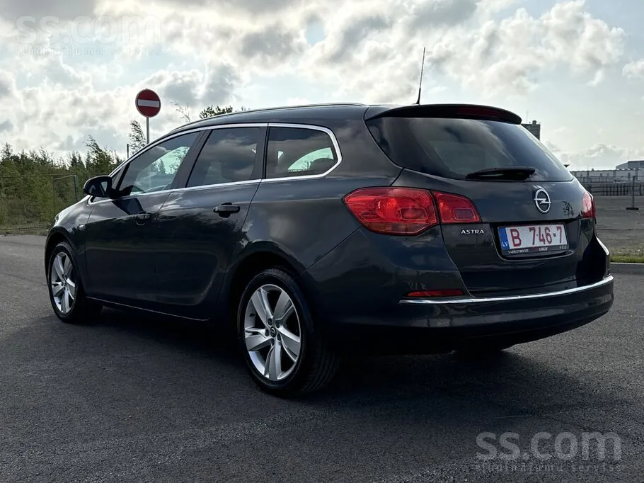 Opel Astra 2013 photo 4