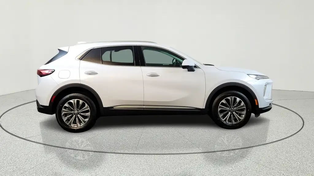 Buick Envision 2026 photo 2