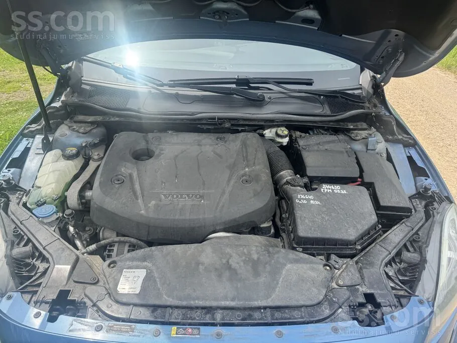 Volvo V40 2015 photo 2