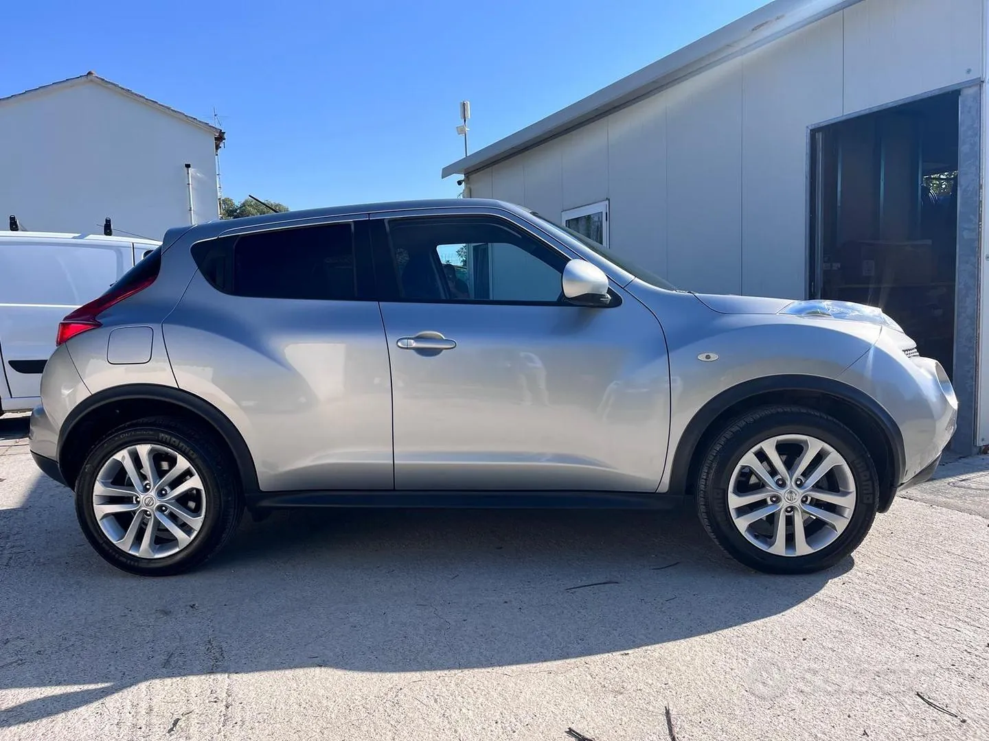 Nissan Juke 2012 photo 2