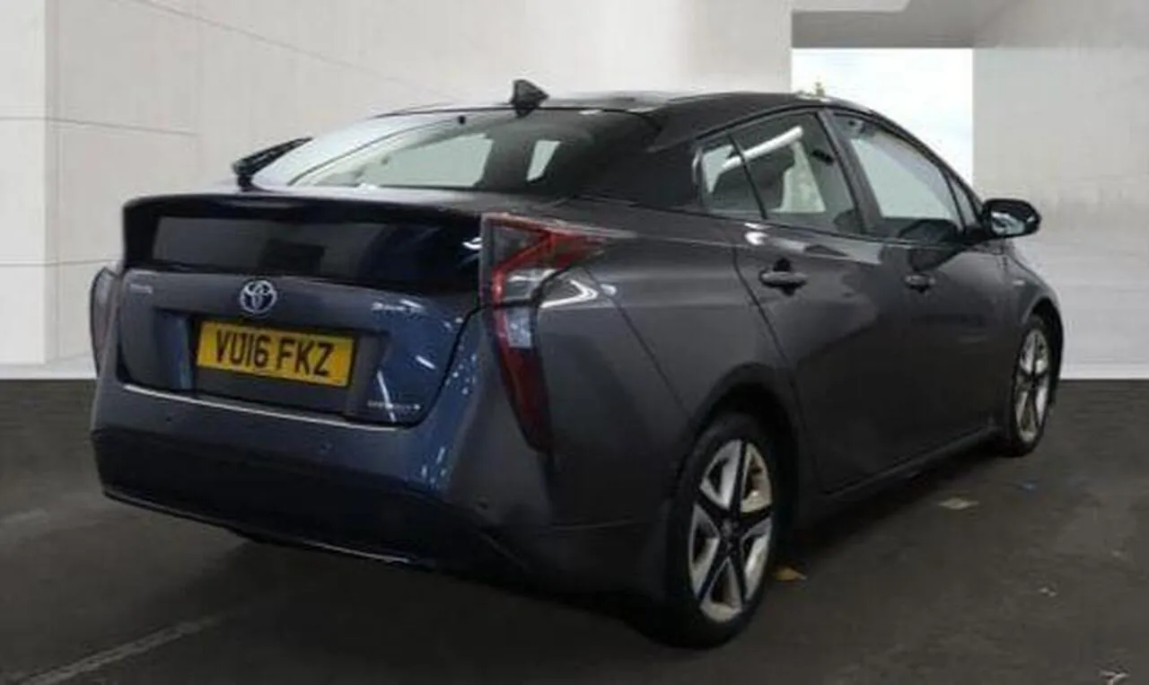 Toyota Prius 2016 photo 3