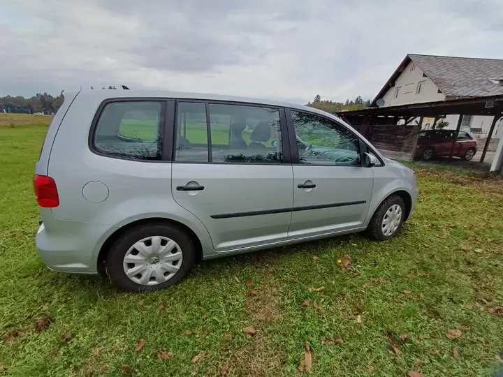 Volkswagen Touran 2015 photo 2