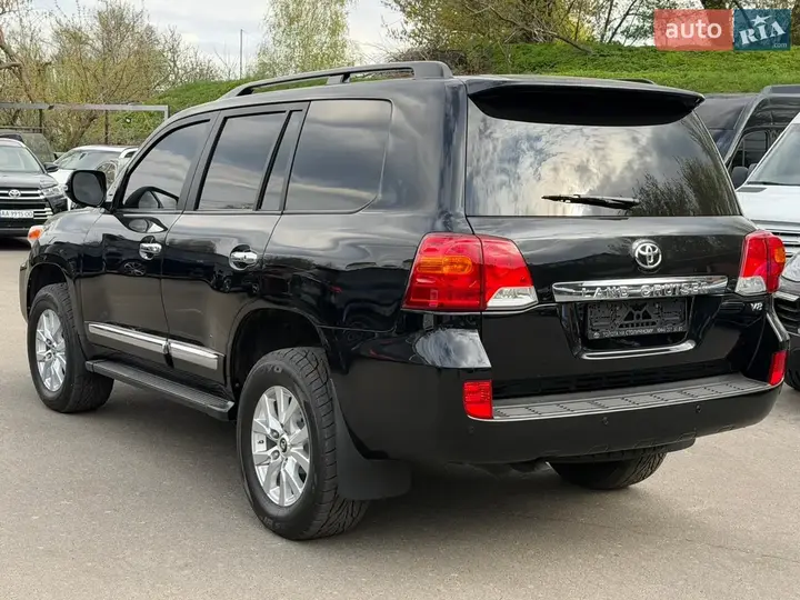 Toyota Land Cruiser 2012 photo 4