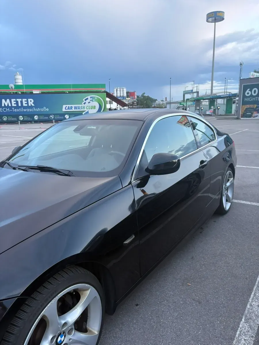 BMW 3 Series 2010 photo 3