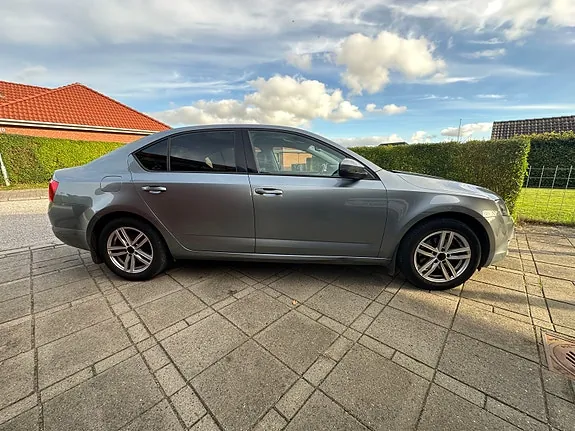 Skoda Octavia 2014 photo 2