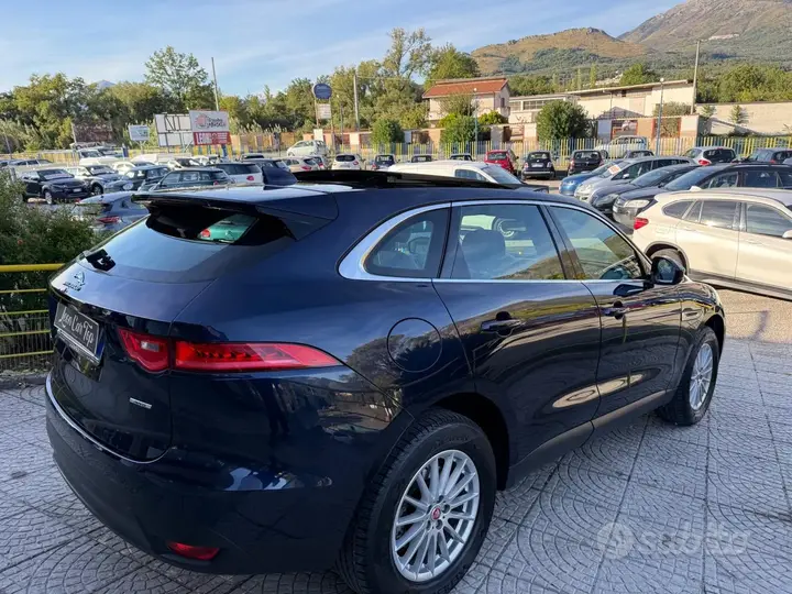 Jaguar F-Pace 2017 photo 2