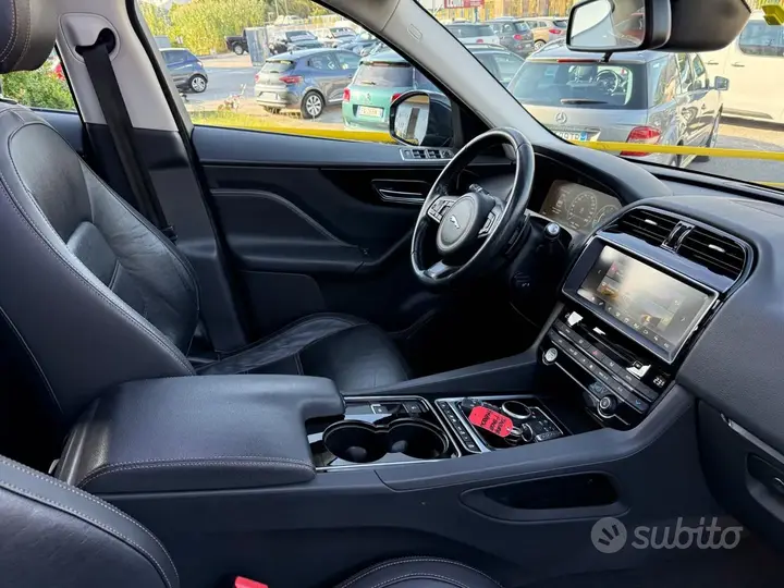 Jaguar F-Pace 2017 photo 4