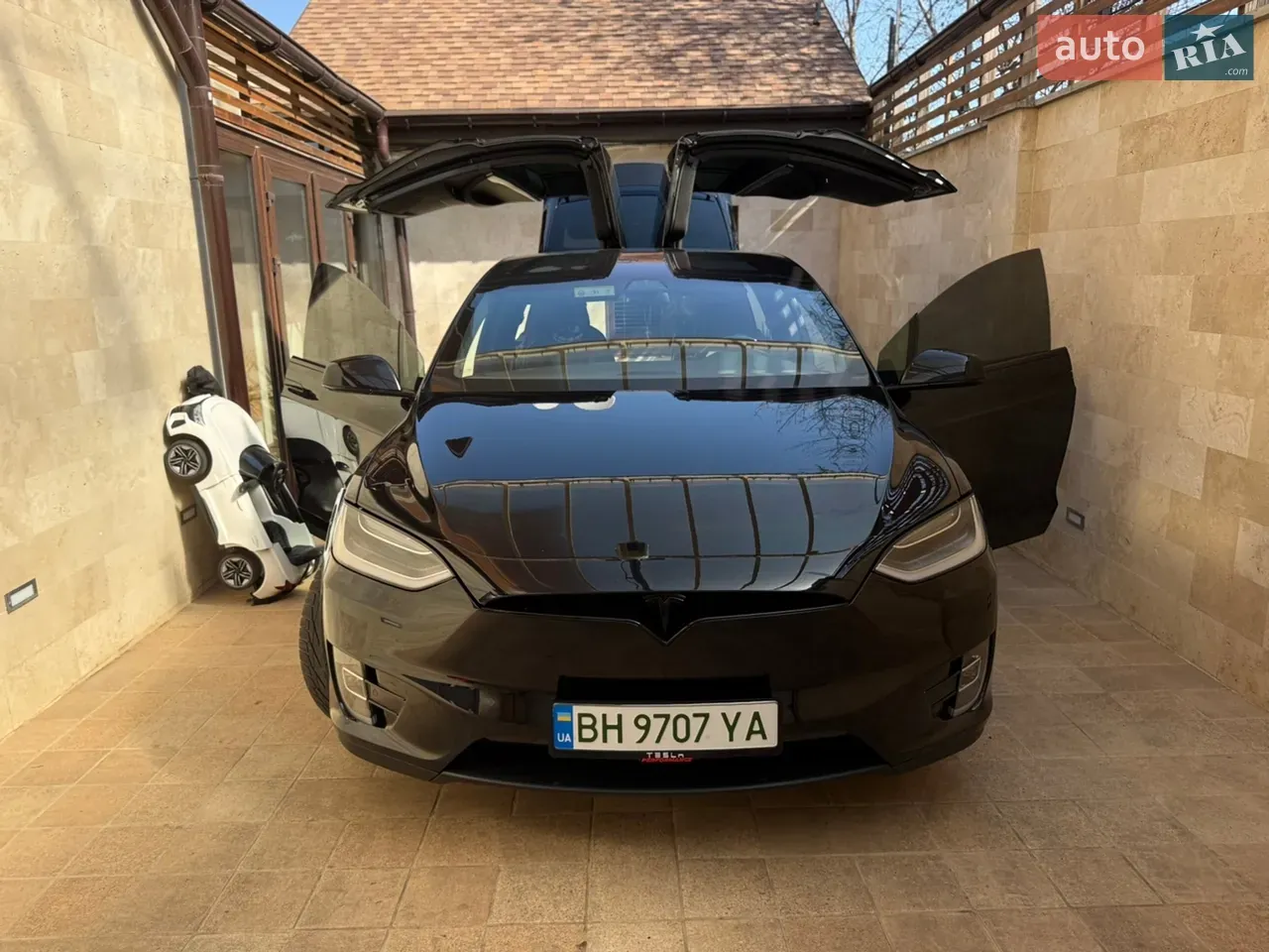 Tesla Model X 2018 photo 2