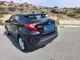 Toyota C-Hr 2018 photo 2