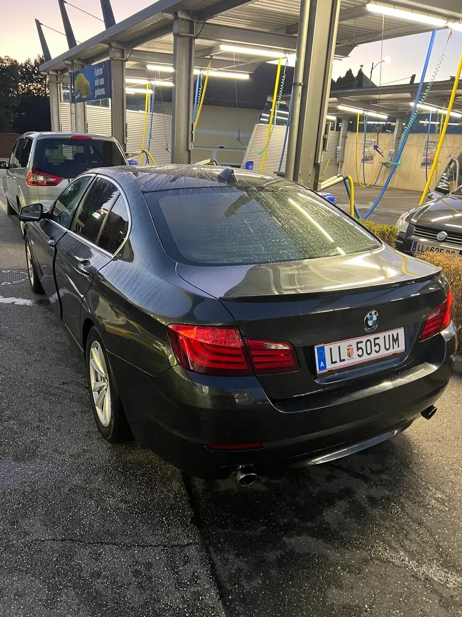 BMW 5 Series 2010 photo 2