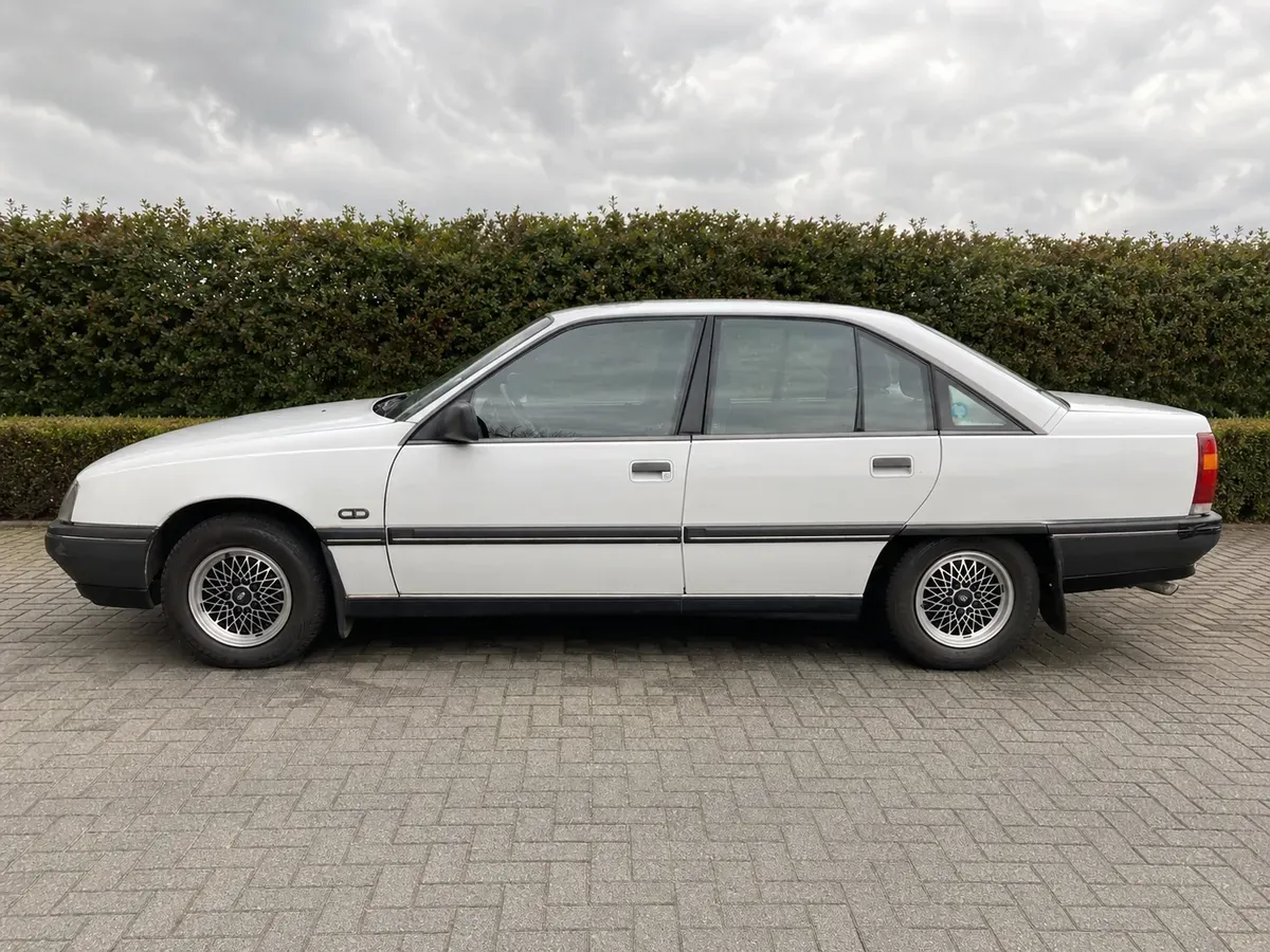 Opel Omega 1989 photo 2