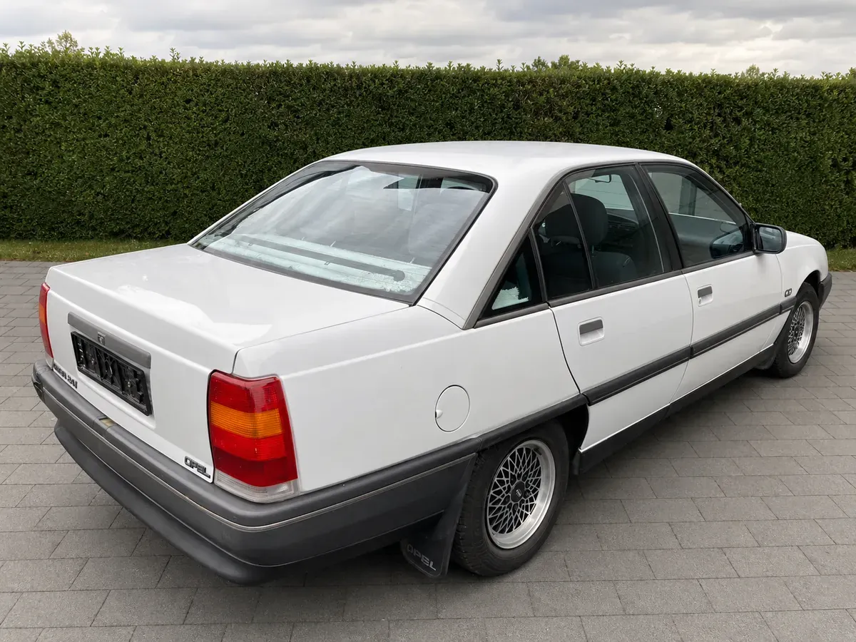 Opel Omega 1989 photo 3