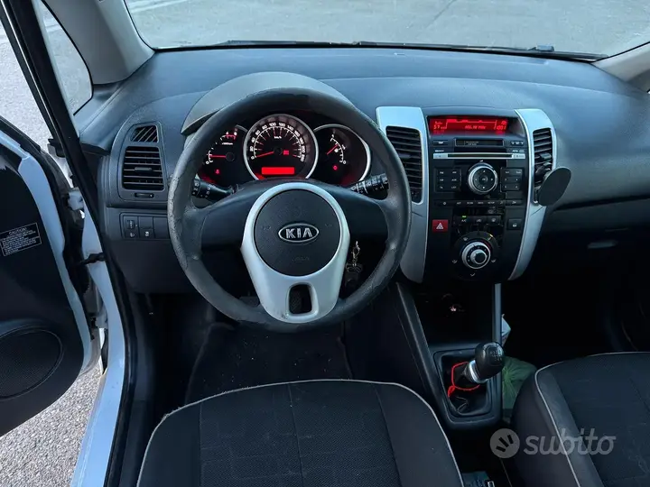 Kia Venga 2011 photo 5